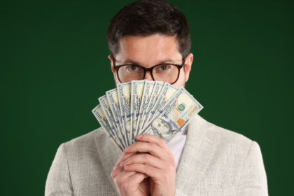 Luciano Guimaraes Tebar analisa como a economia verde redefine decisões de investimento nas empresas.