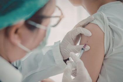 Vacina contra Covid-19 atualizada: quem deve tomar a nova dose e por que a decisão da Anvisa muda o cenário da imunização