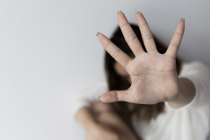 Câmara aprova aumento de pena para lesão corporal grave contra mulheres: avanços e impactos