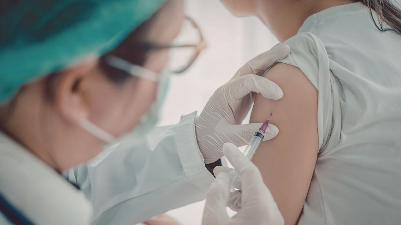 Vacina contra Covid-19 atualizada: quem deve tomar a nova dose e por que a decisão da Anvisa muda o cenário da imunização