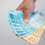 Arrecadação federal cresce e bate recorde em fevereiro: o que isso revela sobre a economia brasileira