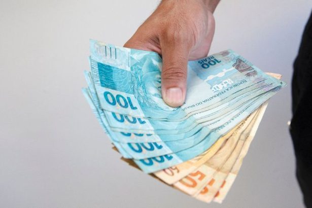 Arrecadação federal cresce e bate recorde em fevereiro: o que isso revela sobre a economia brasileira