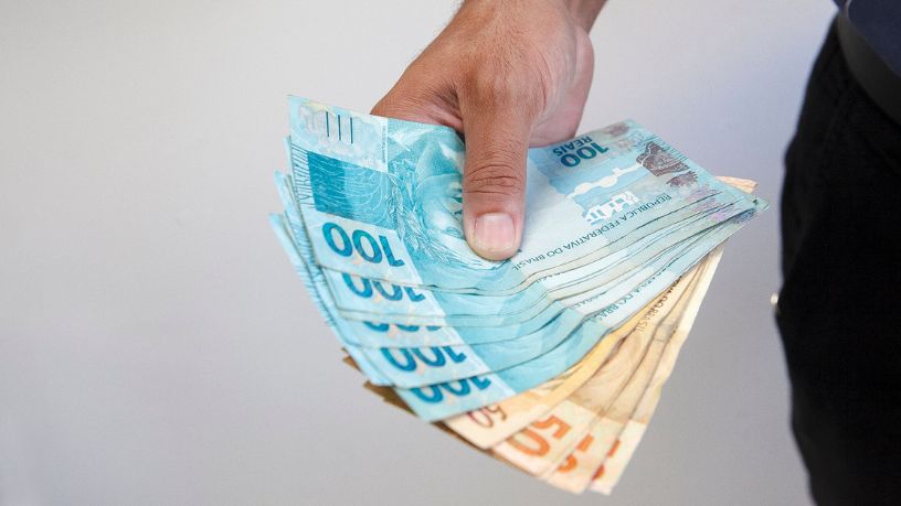 Arrecadação federal cresce e bate recorde em fevereiro: o que isso revela sobre a economia brasileira