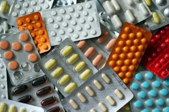 Uso excessivo de analgésicos piora a enxaqueca: entenda os riscos e como evitar o ciclo da dor