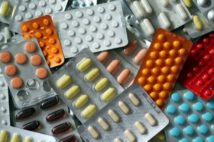 Uso excessivo de analgésicos piora a enxaqueca: entenda os riscos e como evitar o ciclo da dor