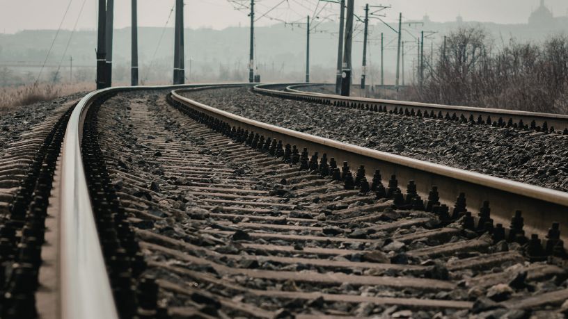 Linha 9 Esmeralda em São Paulo: novos descarrilamentos expõem fragilidade operacional e pressão sobre mobilidade urbana