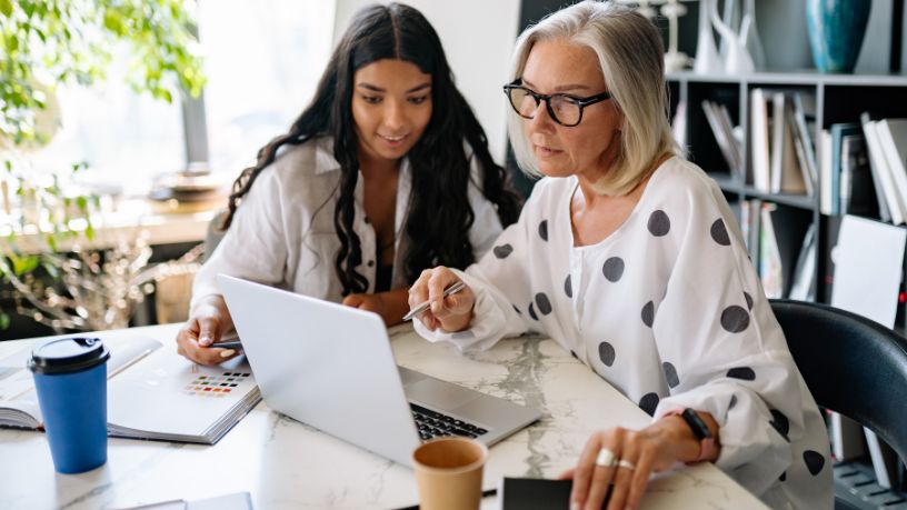 Projeto para contratação de mulheres 40+ na tecnologia ganha força e pode transformar o mercado digital no Brasil
